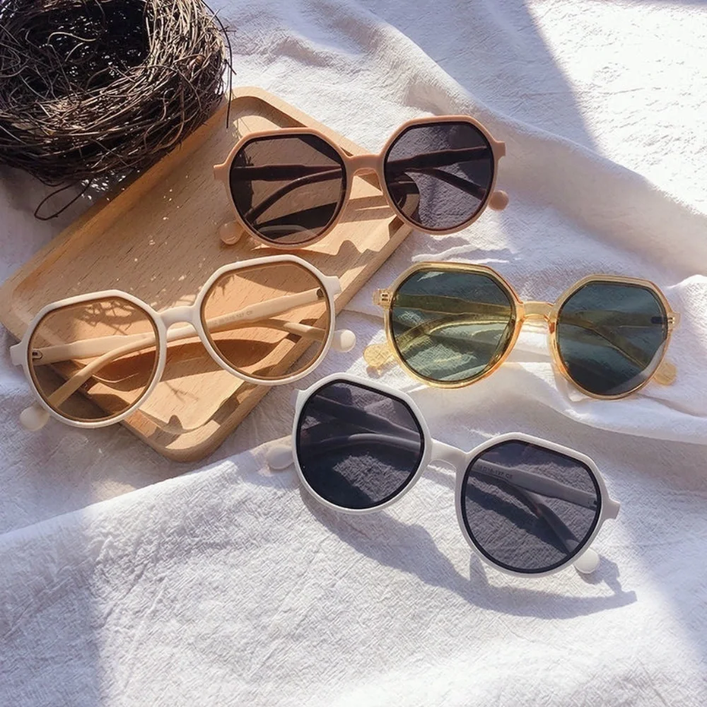 **CLOVER* Black Retro Solid Color Fashion Sunglasses